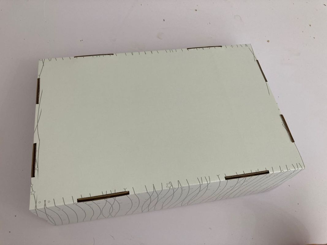 Ανακυκλώσιμο ζαρωμένο κρεβάτι 700g Scratcher χαρτονιού γατών για το παιχνίδι της χαλάρωσης